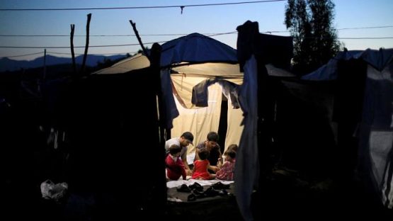 مهاجران در چادر