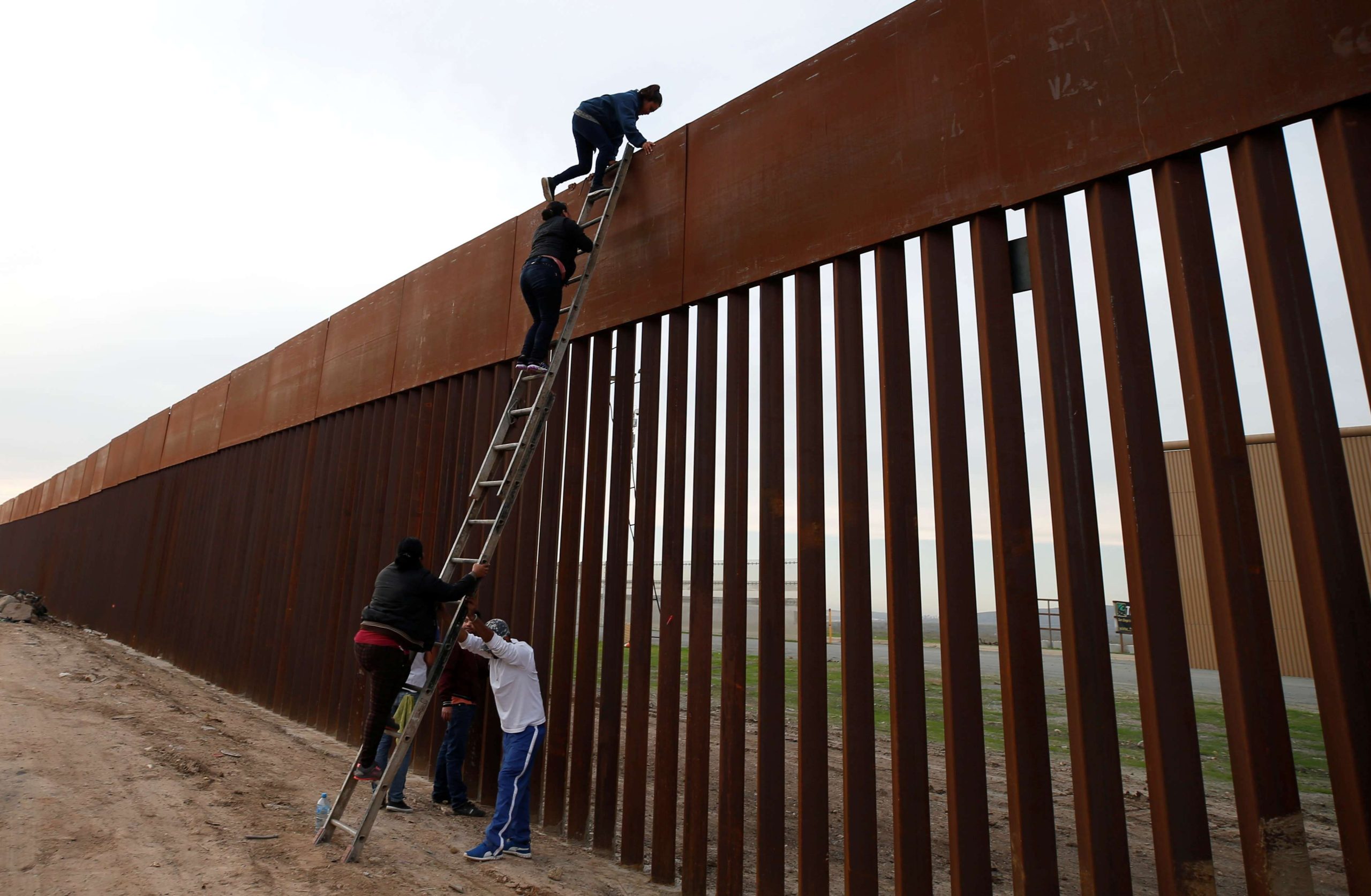 دیوار مرزی آمریکا