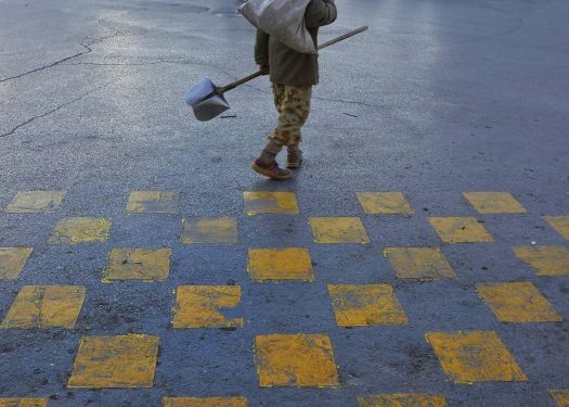 کارگر افغانستانی در خیابان های گلشهر مشهد