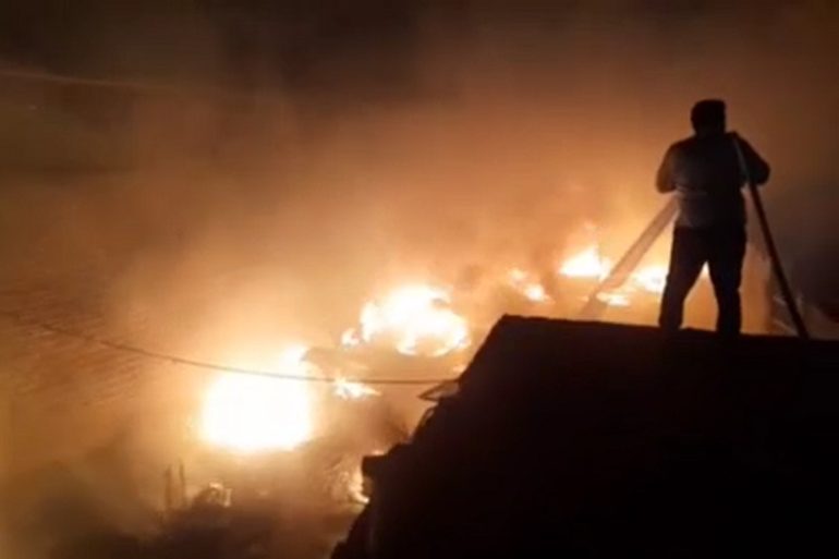 به آتش کشیده شدن انبار ضایعات در درگیری در میبد یزد